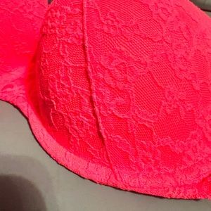 Victoria’s Secret Strapless / Multi 36D Electric Pink Lace Push-up